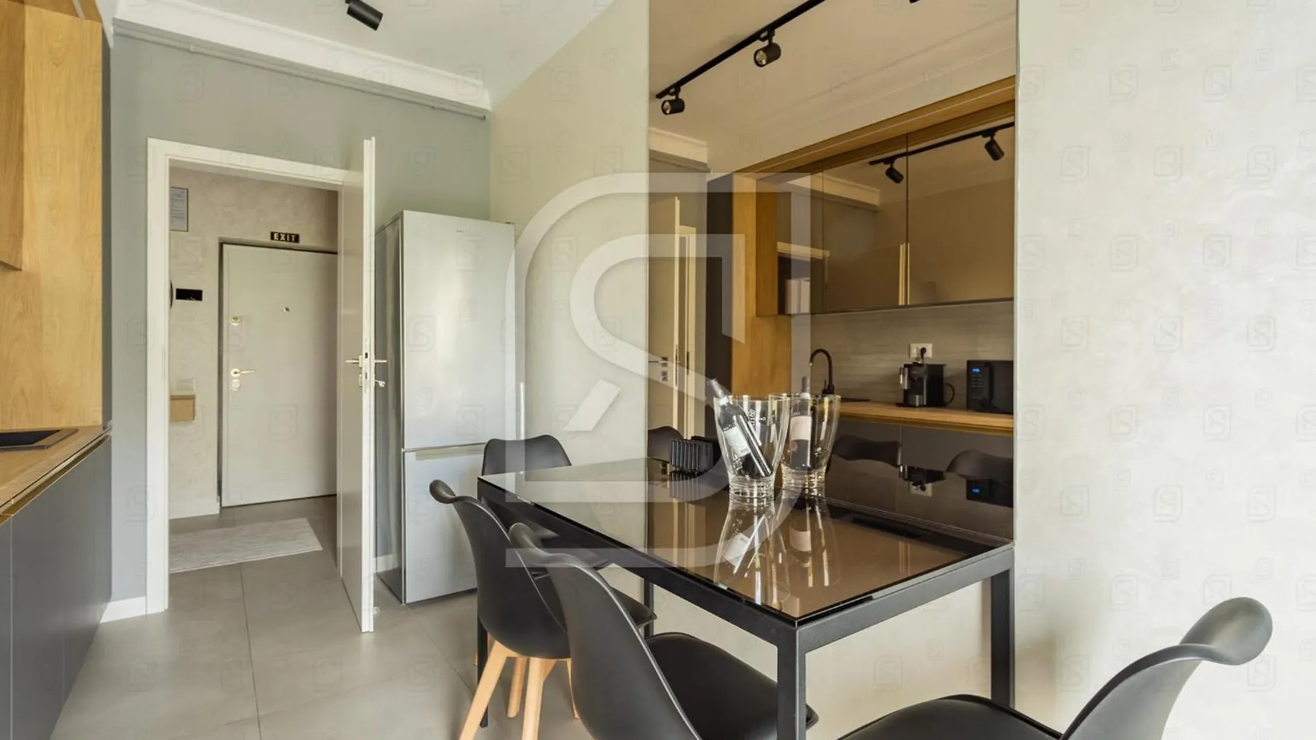 Emerald By Kristal Collection Bucharest Romania